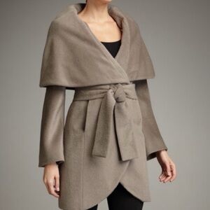 Tahari Marilyn Belted Coat - Size Small